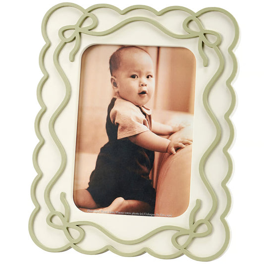 Green Scalloped Photo Frame