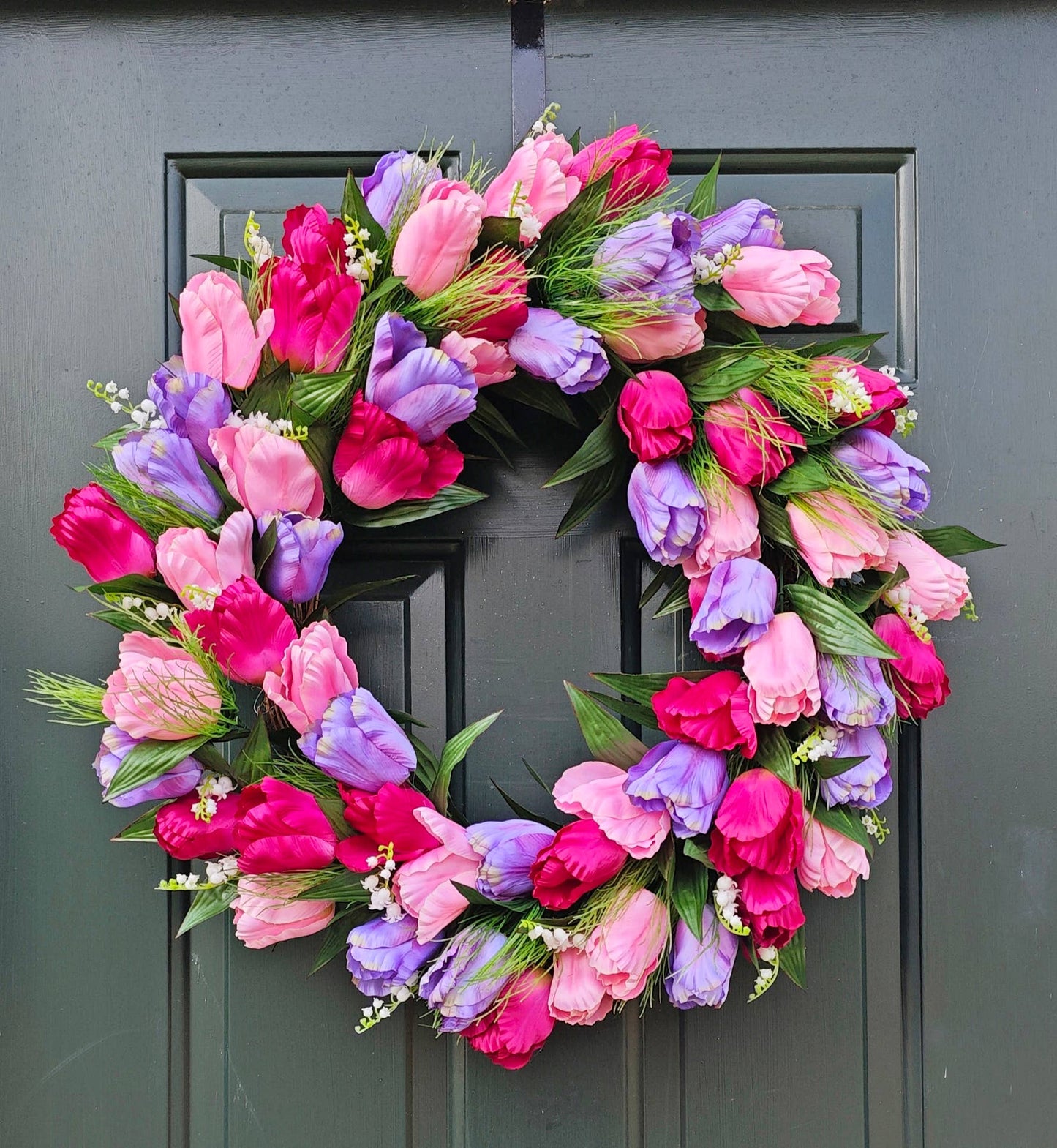 24" Tulip Wreath