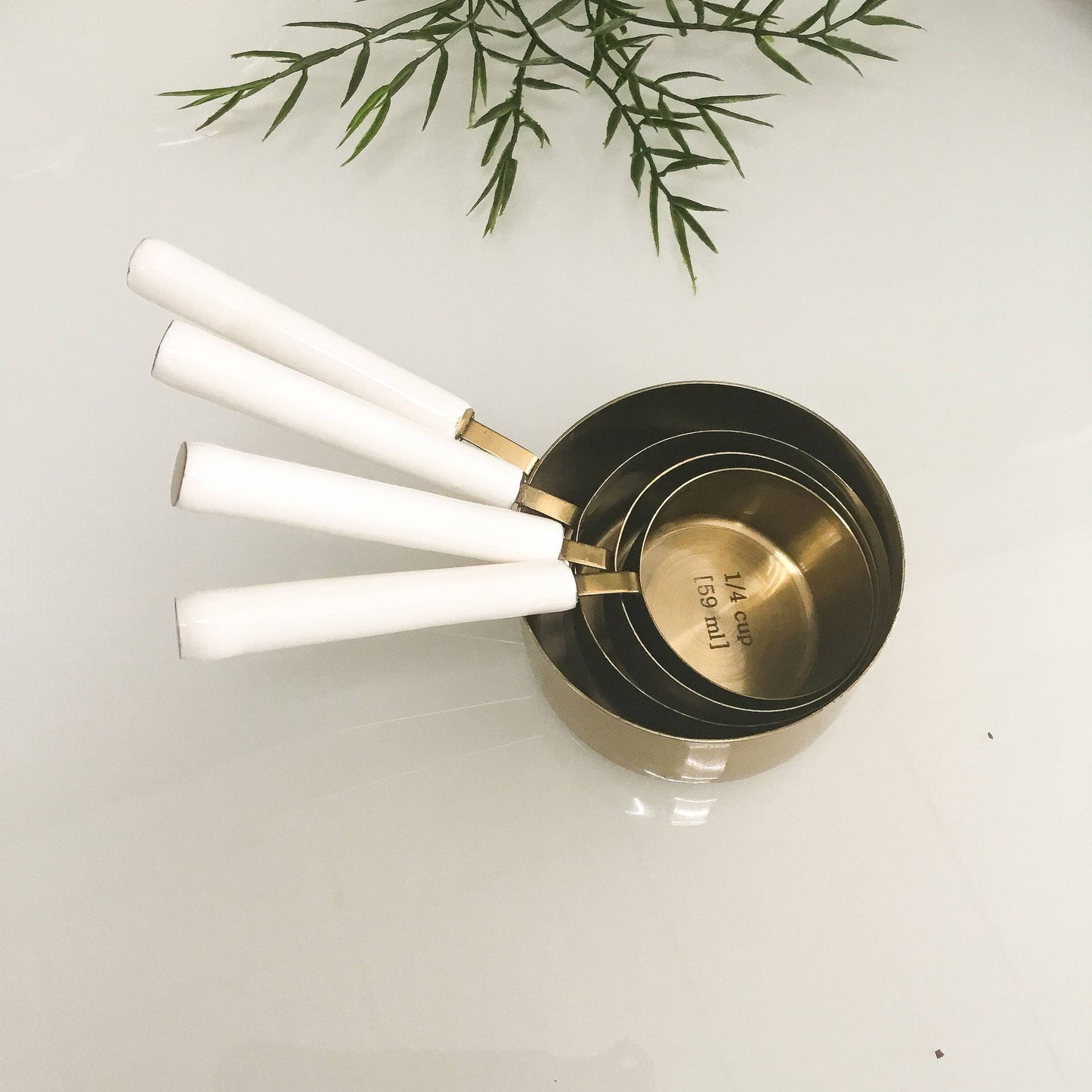 Gold Measuring Cup w/ White Enamel Handle S/4