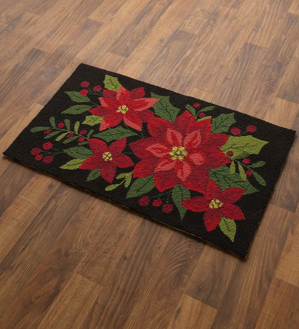 Indoor/Outdoor Holiday Poinsettia Hooked Accent Rug