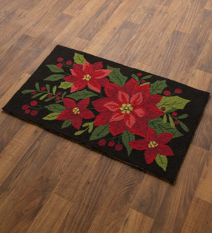 Indoor/Outdoor Holiday Poinsettia Hooked Accent Rug