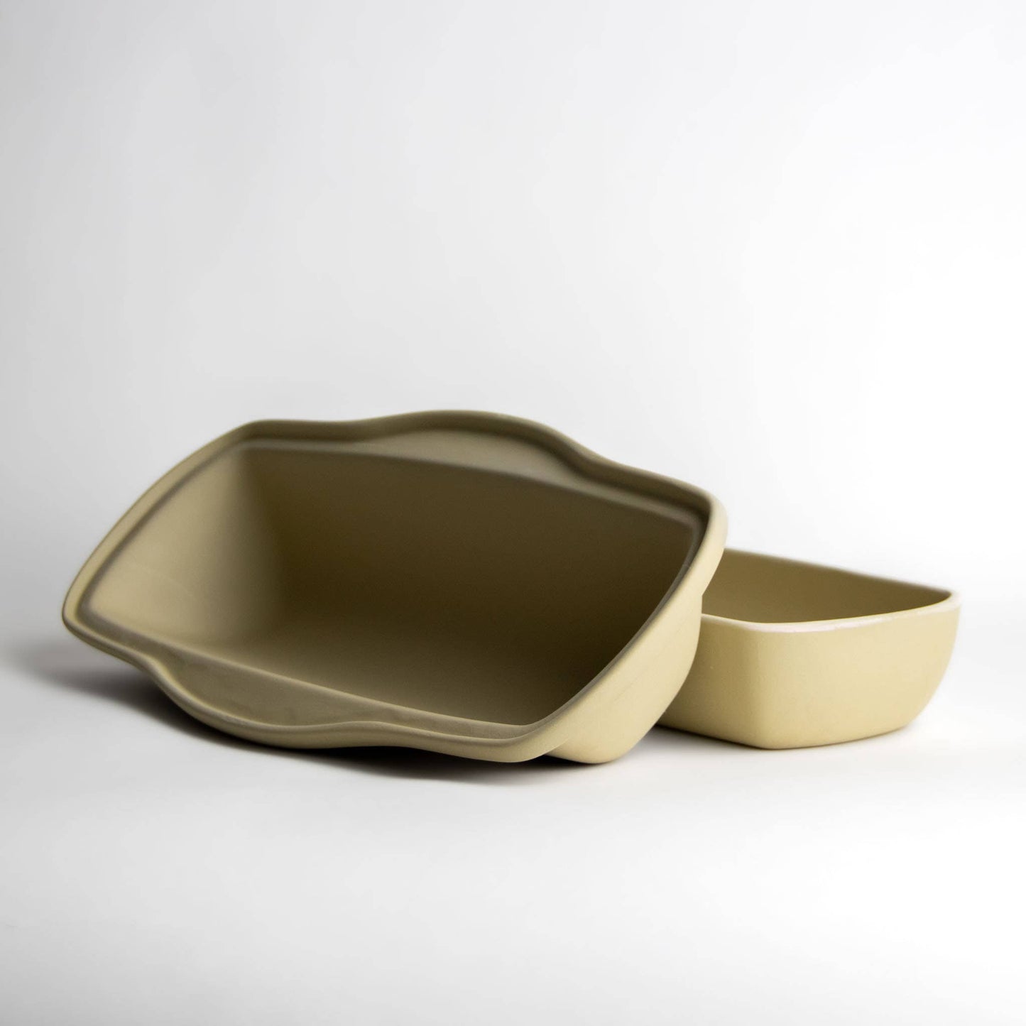 Covered Pottery Bakeware Bread Pan