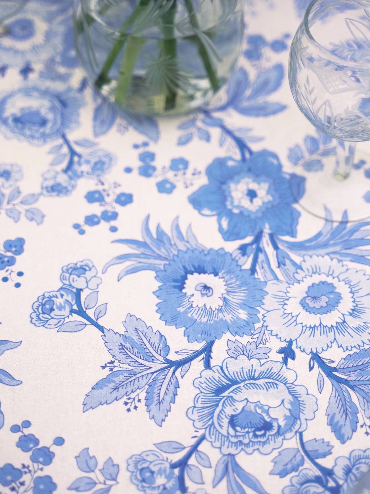 Augustine Ruffle Tablecloth - Soft White